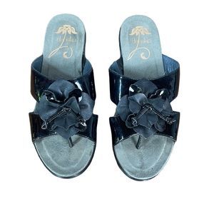 Dansko Dahlia Black Patent Toe Post Thong Sandals Wedge Flower Size 38